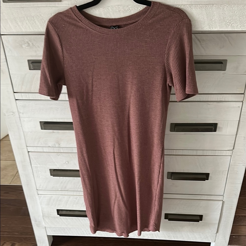 Ribbed Short Sleeve Dress in Mauve